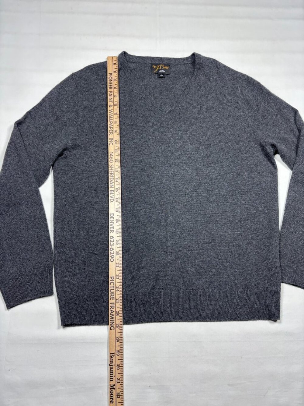J.Crew Mens Large 100% Cashmere V-neck Sweater Charcoal Gray Style BC464 ECU - Picture 8 of 9